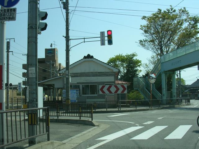 東岩瀬電停　JRの旧駅舎